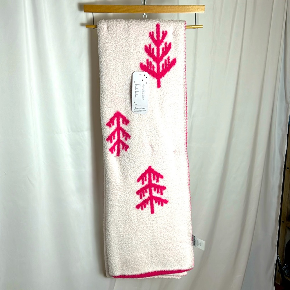 NWT Nicole Miller Pink Christmas Tree Blanket
